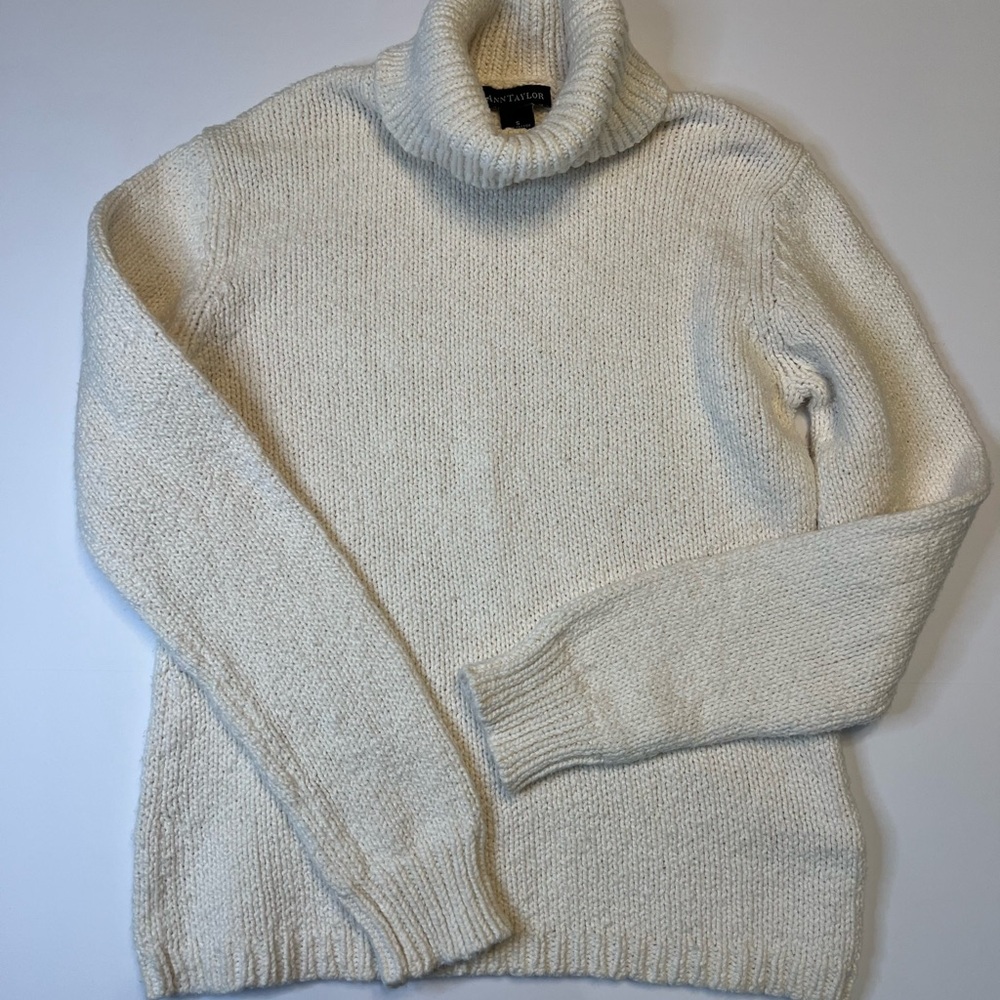 Ann Taylor Cream cable knit Turtleneck‎ Sweater